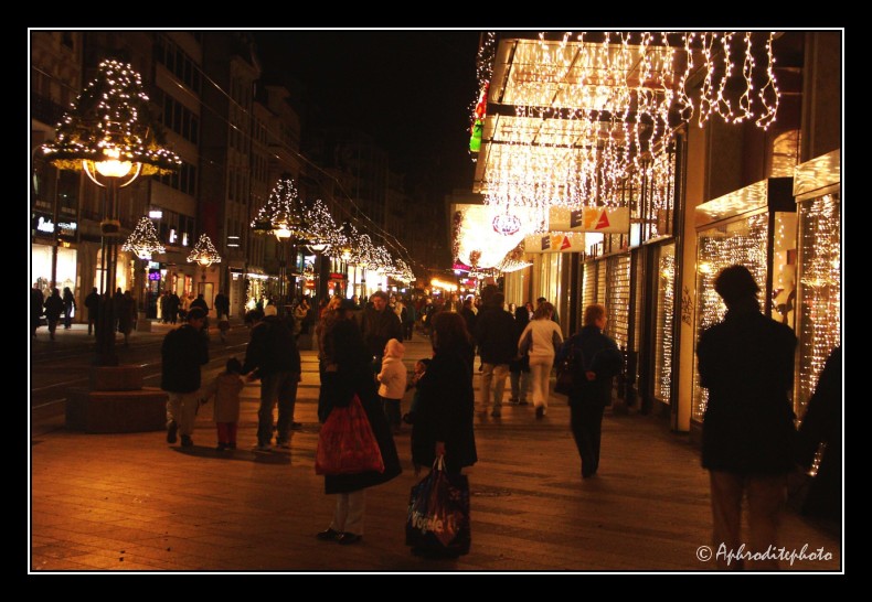 121 Animation festive de Noel dans les rues Basses